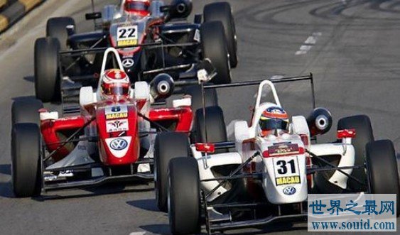世界一级方程式锦标赛，f1赛车最高时速达了350km/h(www.gifqq.com)