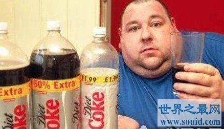 世界上喝可乐最多的人,1天18瓶(www.gifqq.com)