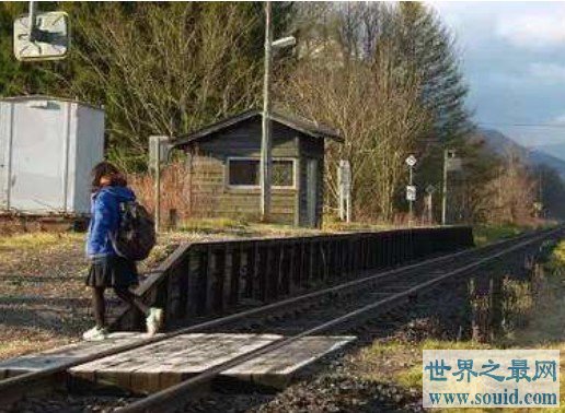世界上最孤独的车站，只有一趟往返的列车(www.gifqq.com)