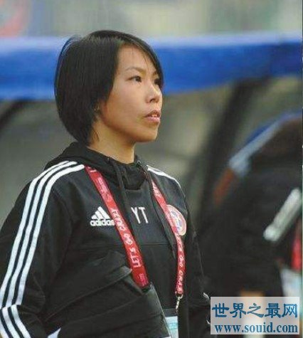 首个男子足球队女性教练，陈婉婷获吉尼斯世界纪录(www.gifqq.com)
