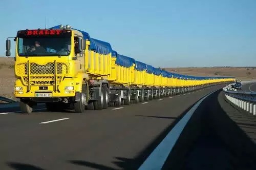 世界上最长的卡车，MILLAU卡车长800米(比火车长)(www.gifqq.com)