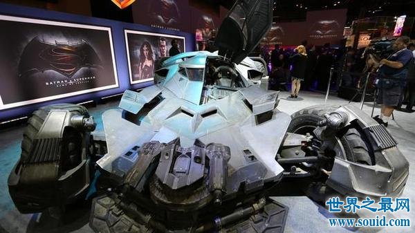 世界最强战车蝙蝠车有六代，但最开始竟如此普通(www.gifqq.com)