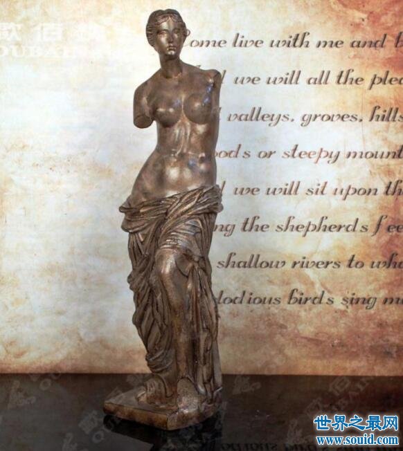 卢浮宫三宝之断臂维纳斯，史上最美的女性雕像(www.gifqq.com)