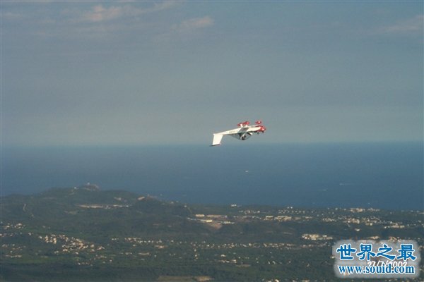 世界上最小的飞机仅长3米，只要10万人民币(www.gifqq.com)