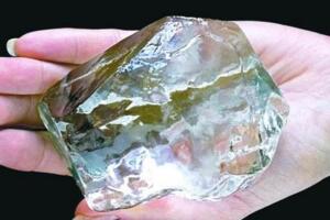 世界上最大的宝石，库利南钻石(重达3106克拉)