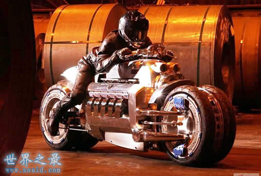 世界上最快的摩托车，道奇战斧(676km/h)(www.gifqq.com)