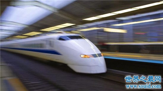 高铁最快速度可达350千米每小时，创下多个世界纪录(www.gifqq.com)