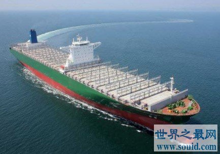 世界最大货轮，最大载重达到19.8万吨，可装1.4万个集装箱(www.gifqq.com)