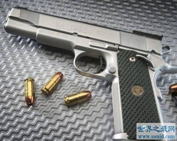 美国枪店购买的百年名枪M1911 陨石制作一把售价近十万(www.gifqq.com)