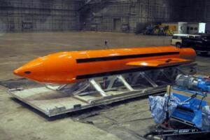 美军向阿富汗投炸弹之母，威力最大的非核炸弹