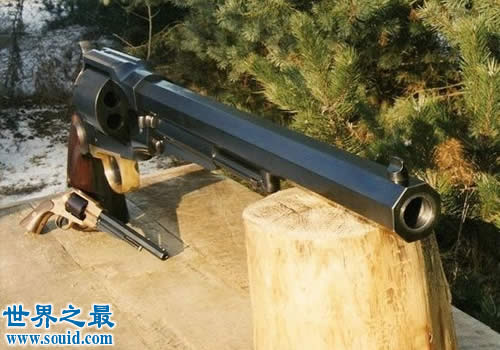 世界上威力最大的枪，丧心病狂的M500左轮手枪(www.gifqq.com)
