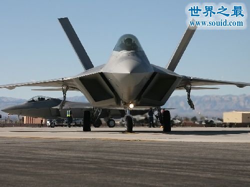 世界上最先进的战斗机，美国F-22猛禽(中国歼20上榜)(www.gifqq.com)