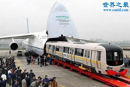 世界上最大的飞机，6台引擎(可以载火车飞天)(www.gifqq.com)