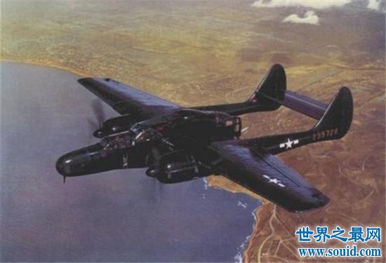 P-61堪称美国首架夜间作战机，可坐三人的重型战斗机(www.gifqq.com)