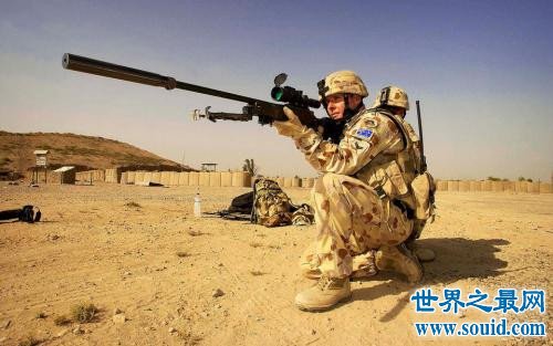 狙击手是世界上最危险的兵种，24小时面临死亡的威胁(www.gifqq.com)