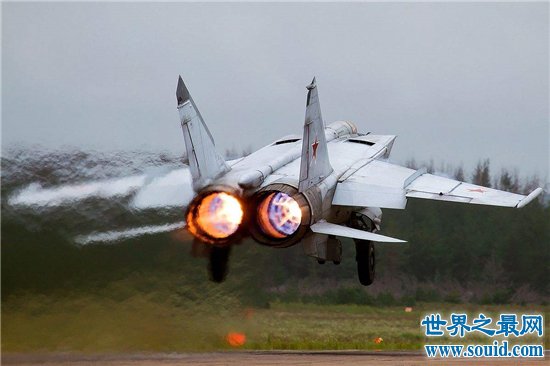 世界上飞得最高的飞机，米格-25战斗机竟然能飞到22670m！(www.gifqq.com)