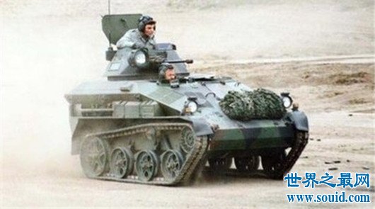 世界最小的装甲车，就像个越野车可真是小巧玲珑(www.gifqq.com)