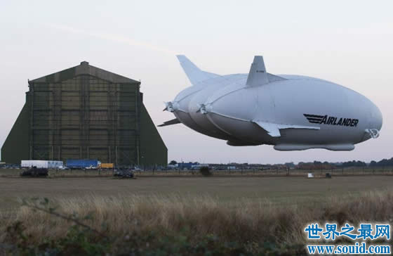 世界上最大的飞行器“飞行屁股”，可在空中停留两周(www.gifqq.com)