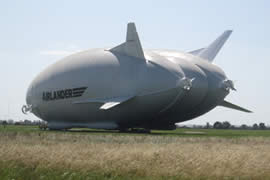 世界上最大的飞行器“飞行屁股”，可在空中停留两周