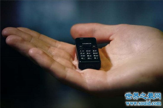 最小的手机，仅重32克（手机虽小/五脏俱全）(www.gifqq.com)