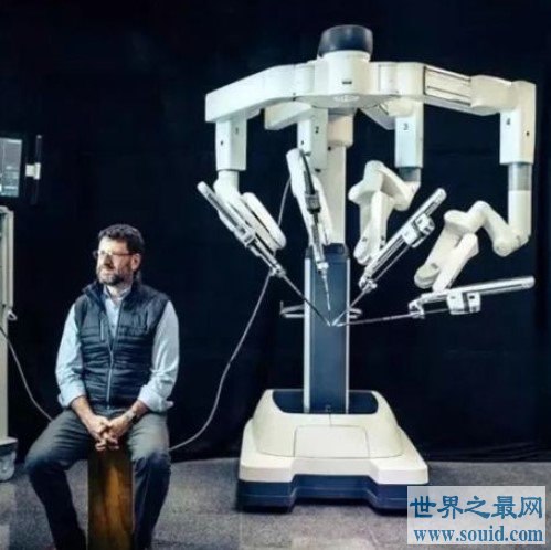 世界第一款磁控线性机器人，在脑血管中自由穿梭(www.gifqq.com)