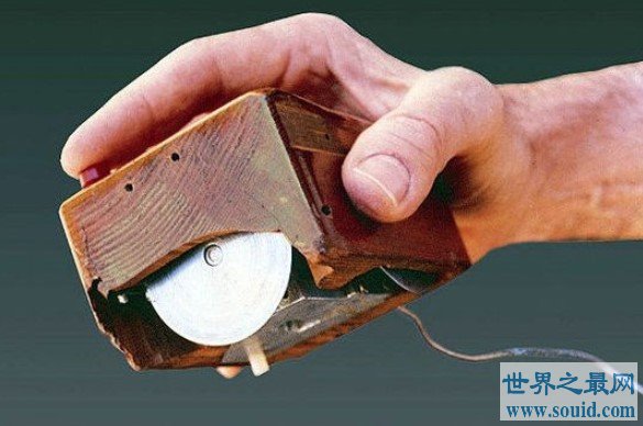 计算机诞生50年来最重大的事件之一，鼠标的发明(www.gifqq.com)