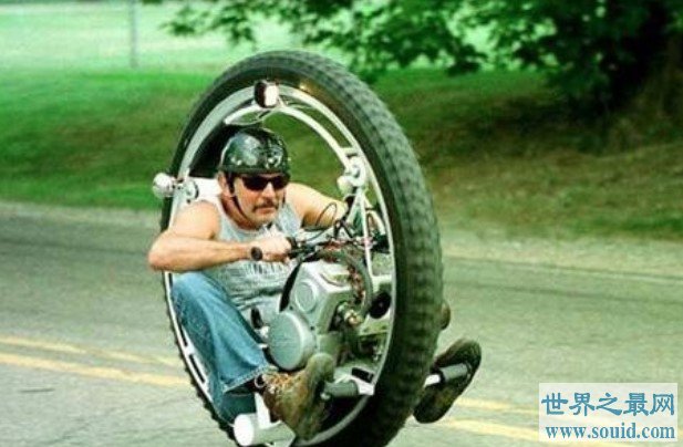 世界最牛摩托车，一个轮子也能跑的超级摩托(www.gifqq.com)