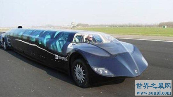 世界上最快最豪华的公共汽车，超级巴士迪拜公交车(www.gifqq.com)