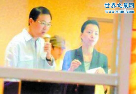 央视一姐董卿被6人睡图片，榜上海富豪私生活糜烂(www.gifqq.com)