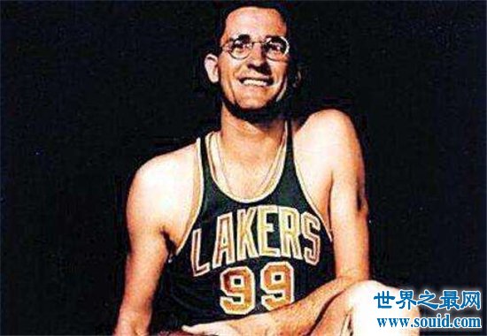 历史最好的NBA运动员，飞人乔丹稳坐第一！(www.gifqq.com)