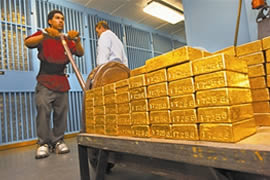 世界上最奇葩的十大高薪职业，黄金搬运工搬金砖
