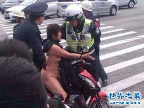 中国最疯狂的10个女人，美女大街脱衣强奸男人(www.gifqq.com)