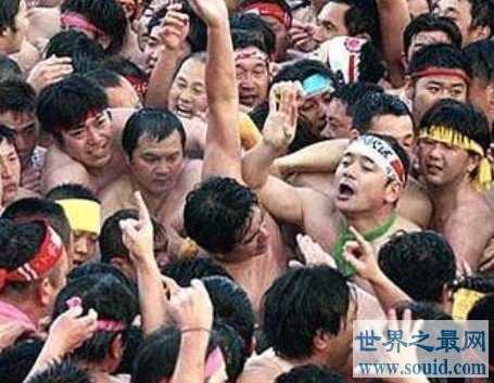 日本最奇葩的节日，裸体节(www.gifqq.com)
