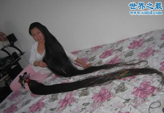 世界上最长的头发，头发最长的人(16.7米)(www.gifqq.com)