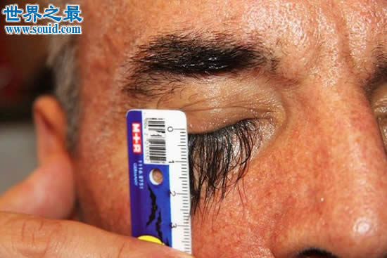 世界上最长的睫毛和最浓密的睫毛，长达6.99厘米(www.gifqq.com)