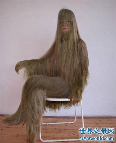世界上体毛最长的人艾米丽·苏珊，剪了之后是个美女(www.gifqq.com)