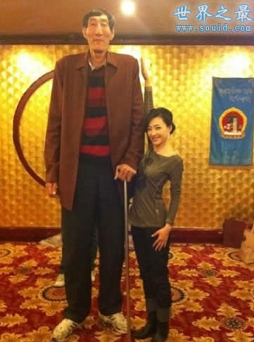 世界上最高的人，盘点8个世界最高的人(3.17米)(www.gifqq.com)