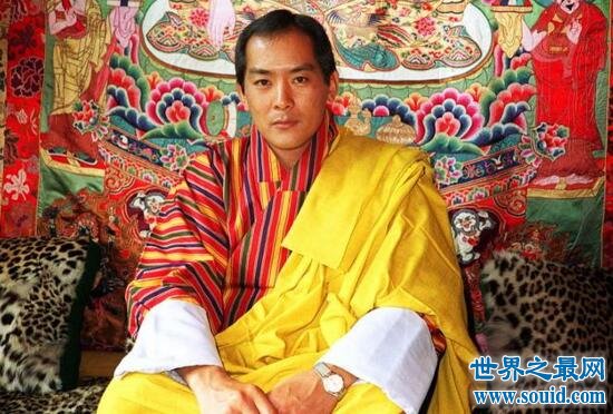 第五代不丹国王旺楚克，世界上最帅最年轻的国王(www.gifqq.com)
