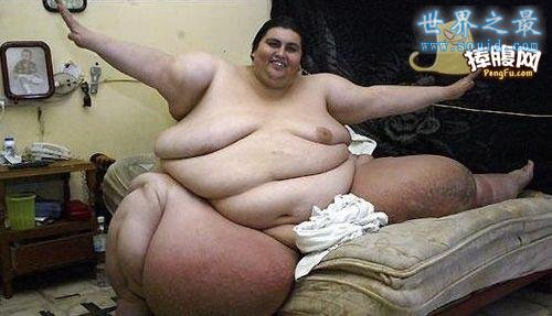 世界上最胖的男人曼努埃尔·乌里韦，重达1194斤(www.gifqq.com)