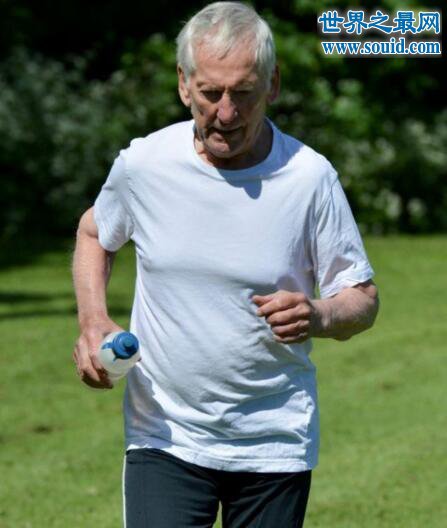 世界上心跳最慢的人，81岁英国老人(每分钟26下)(www.gifqq.com)