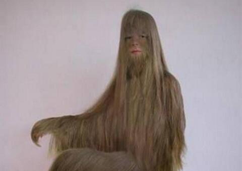 世界上体毛最长的人艾米丽·苏珊，剪了之后是个美女