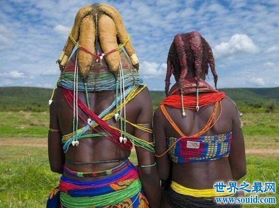 世界上最脏的女人，安哥拉部落女人用牛粪洗头(www.gifqq.com)