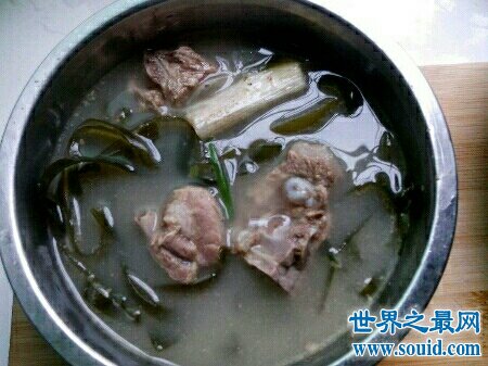 海带排骨汤是一种非常有营养的菜 海带排骨汤的做法你学会了吗(www.gifqq.com)