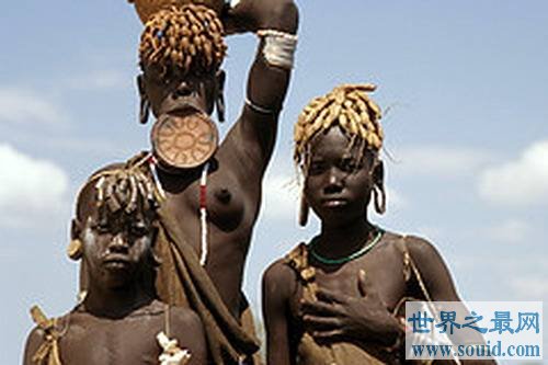 世界最开放的非洲女人，全裸闲逛随便干(艾滋病泛滥)(www.gifqq.com)