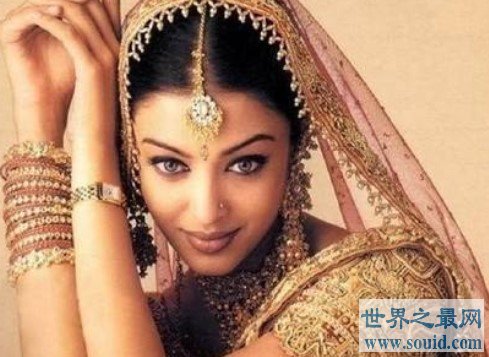 最美印度女性，鼻饰背后彰显女性地位(www.gifqq.com)