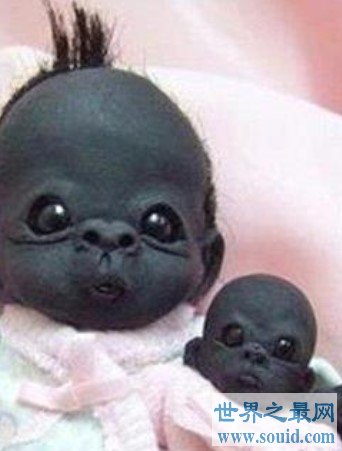 世界上最黑的娃，保证你这辈子都没见过这么黑的(www.gifqq.com)