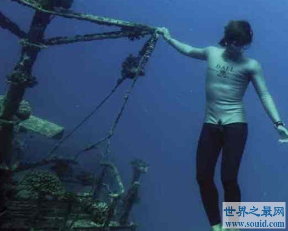 人类徒手潜水最深纪录 吉翁·奈瑞深潜最高记录达113米(www.gifqq.com)