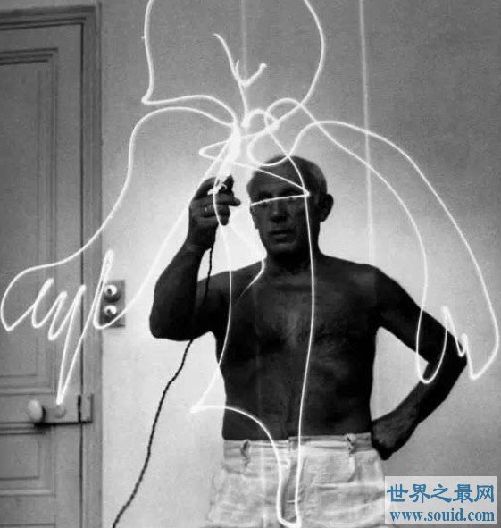 世界上中文名最长的人，翻译成中文多达54个字(www.gifqq.com)