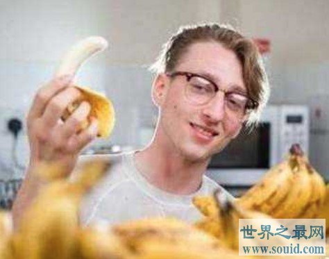 世界上最喜欢吃香蕉的人，一个星期要吃掉150多根香蕉