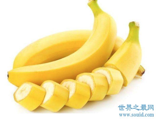 世界上最喜欢吃香蕉的人，一个星期要吃掉150多根香蕉(www.gifqq.com)